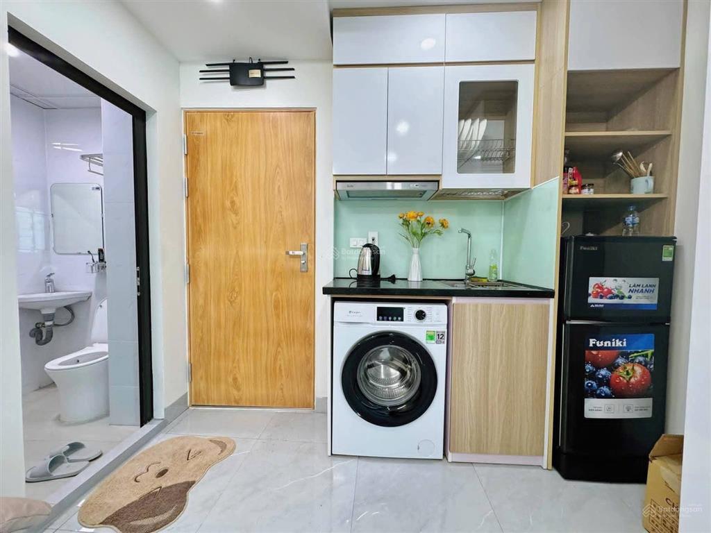 Cho thuê ccmn ngọc khánh, ban công rộng, full đồ, mg riêng, thang máy, sát phố, 20m2