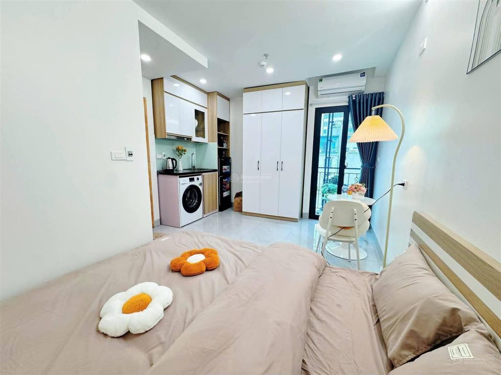 Cho thuê ccmn ngọc khánh, ban công rộng, full đồ, mg riêng, thang máy, sát phố, 20m2