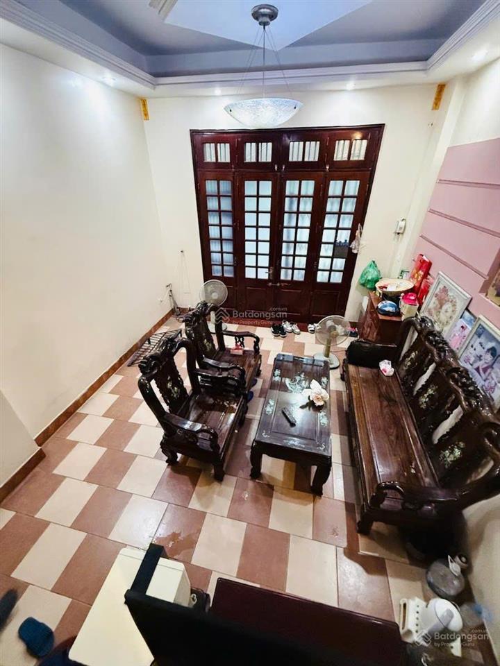 Gấp! lô góc cầu giấy, 2 mặt ngõ, 2 thoáng, 35m ra phố, sổ vuông a4, ở/cho thuê, không qh, 36.8m2