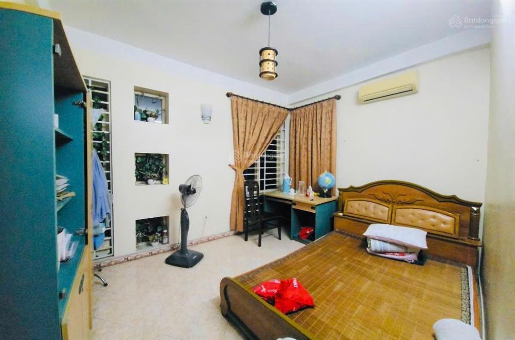 Gấp! lô góc cầu giấy, 2 mặt ngõ, 2 thoáng, 35m ra phố, sổ vuông a4, ở/cho thuê, không qh, 36.8m2