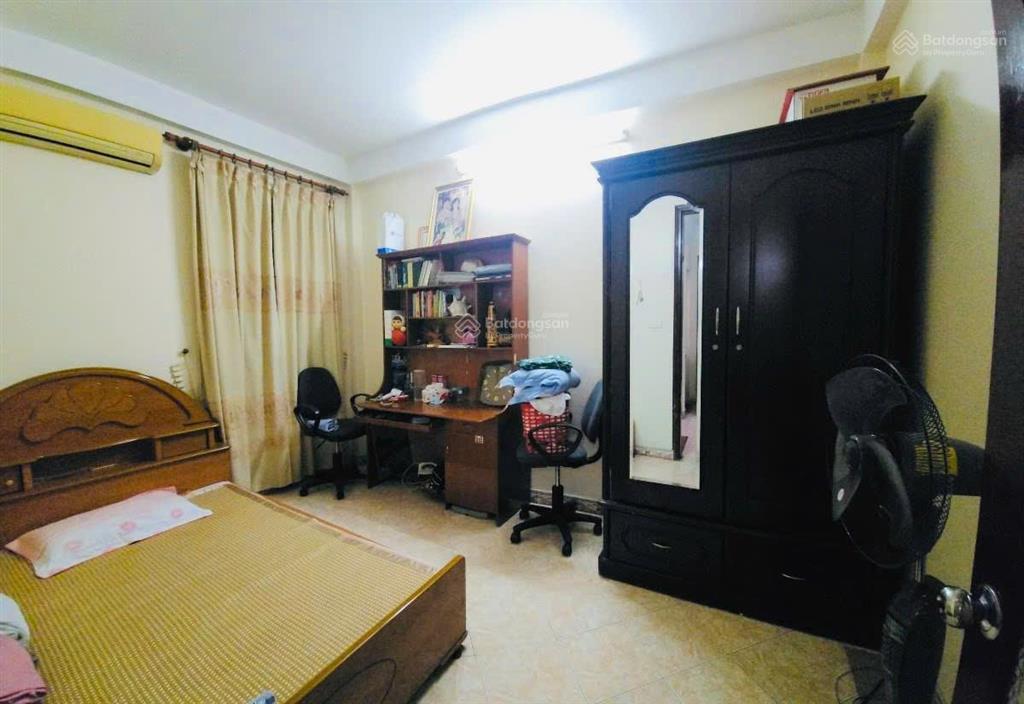 Gấp! lô góc cầu giấy, 2 mặt ngõ, 2 thoáng, 35m ra phố, sổ vuông a4, ở/cho thuê, không qh, 36.8m2