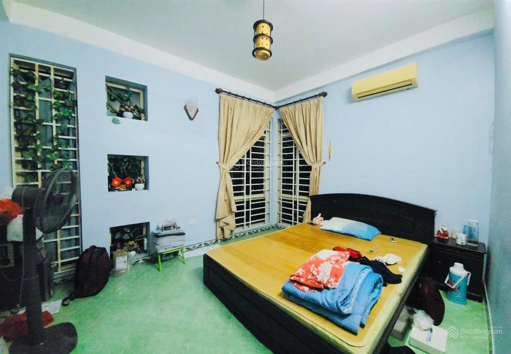 Gấp! lô góc cầu giấy, 2 mặt ngõ, 2 thoáng, 35m ra phố, sổ vuông a4, ở/cho thuê, không qh, 36.8m2