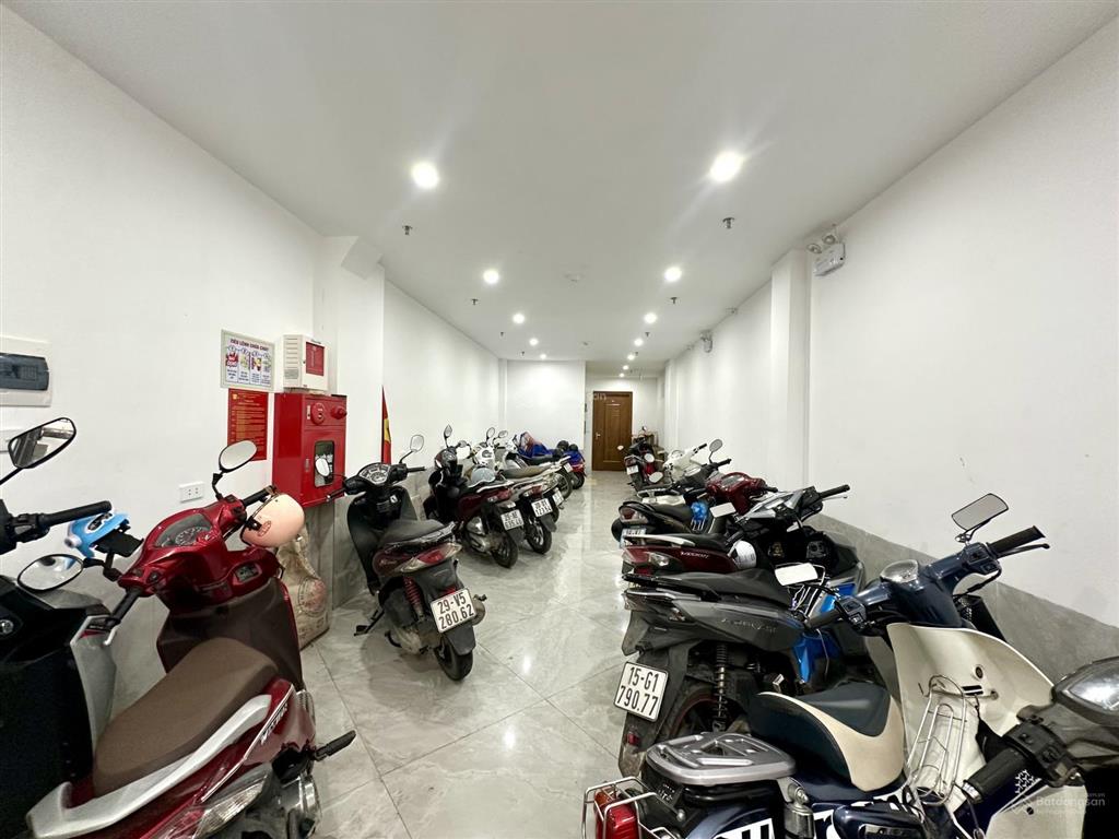 Tòa ccmn chính kinh, sát vành đai 2.5, 50m ra ô tô, 2 thoáng, 16 pkk full nt, 100tr/th, pccc đủ