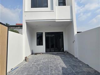 Bán nhà lê chí dân, 1 trệt 1 lầu, mặt tiền đường nhựa, có sân đậu ô tô, giá 2,4 tỷ còn bớt lộc