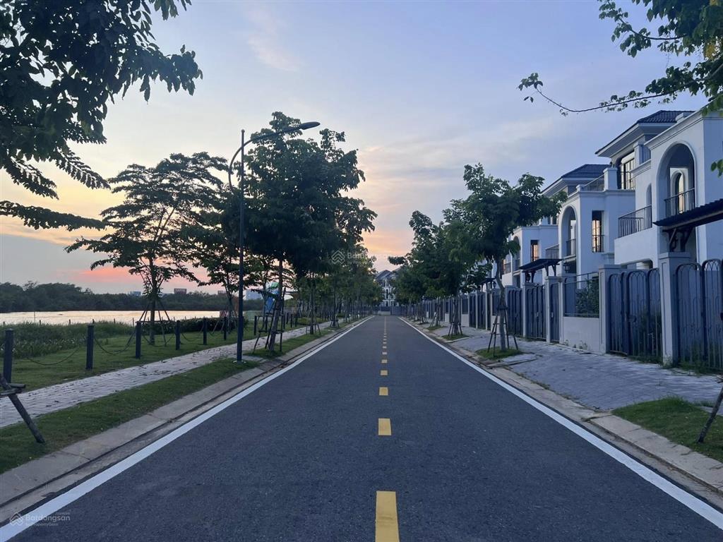 Chỉ 80 triệu/m2 đất tặng nhà, nhà phố palm city ngay nút giao cao tốc  vđ3  sổ hồng giá chỉ 10 tỷ