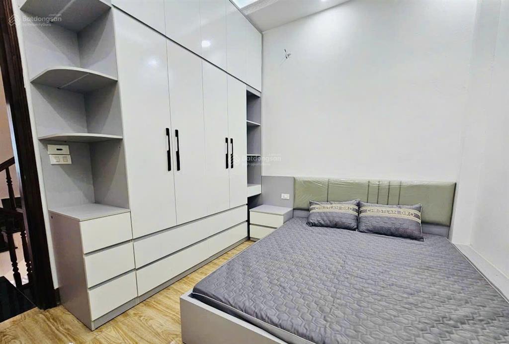 Cho thuê nhà nguyên căn ngõ 139 quyết thắng, hà đông
dt 35m2, 4 tầng, 4n, 3wc, 9tr/tháng