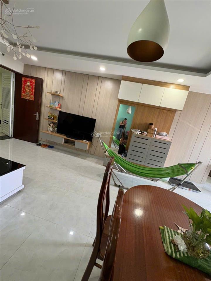 Cần tiền bán gấp căn 2 phòng ngủ 1 wc tầng cao, nội thất đầy đủ tòa dic phoenix giá rẻ chỉ 3,35 tỷ