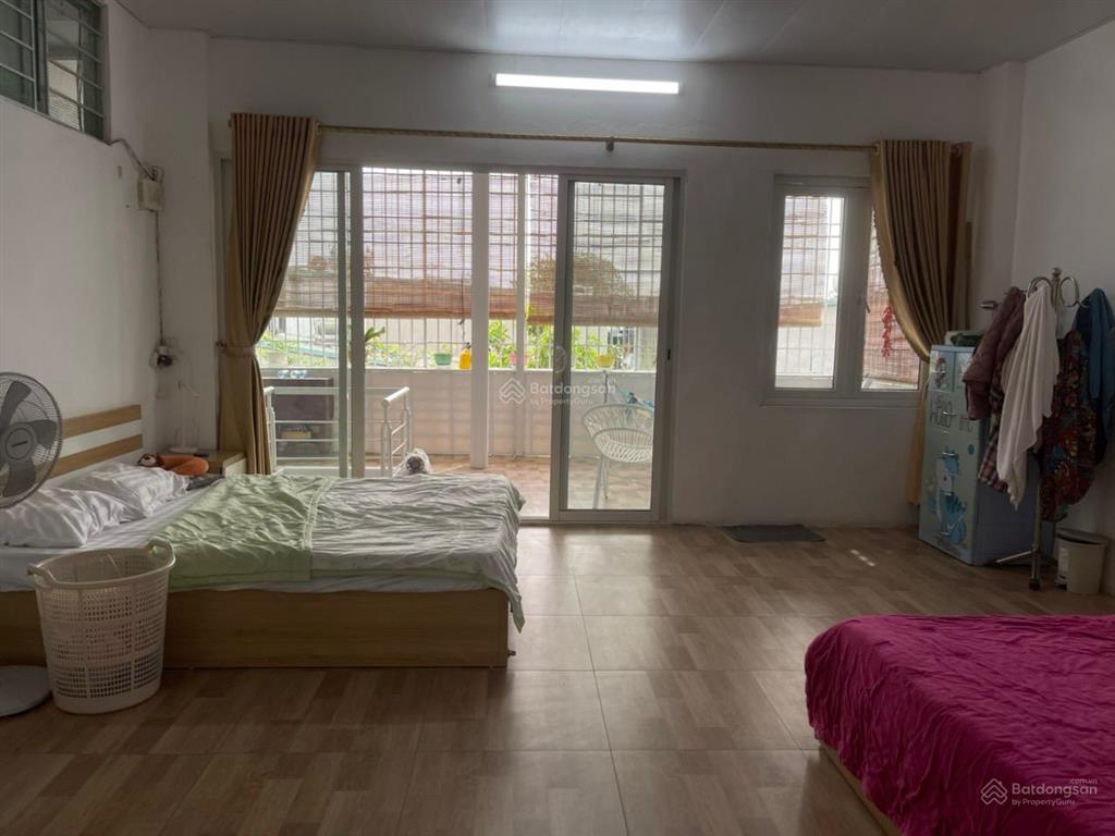 Cho thuê phòng tầng 2, dt 65m2, đủ đồ, cầu thang đi riêng biệt