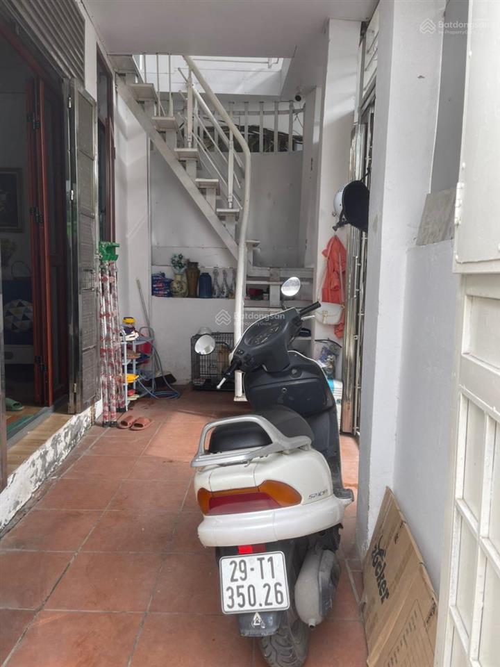 Cho thuê phòng tầng 2, dt 65m2, đủ đồ, cầu thang đi riêng biệt