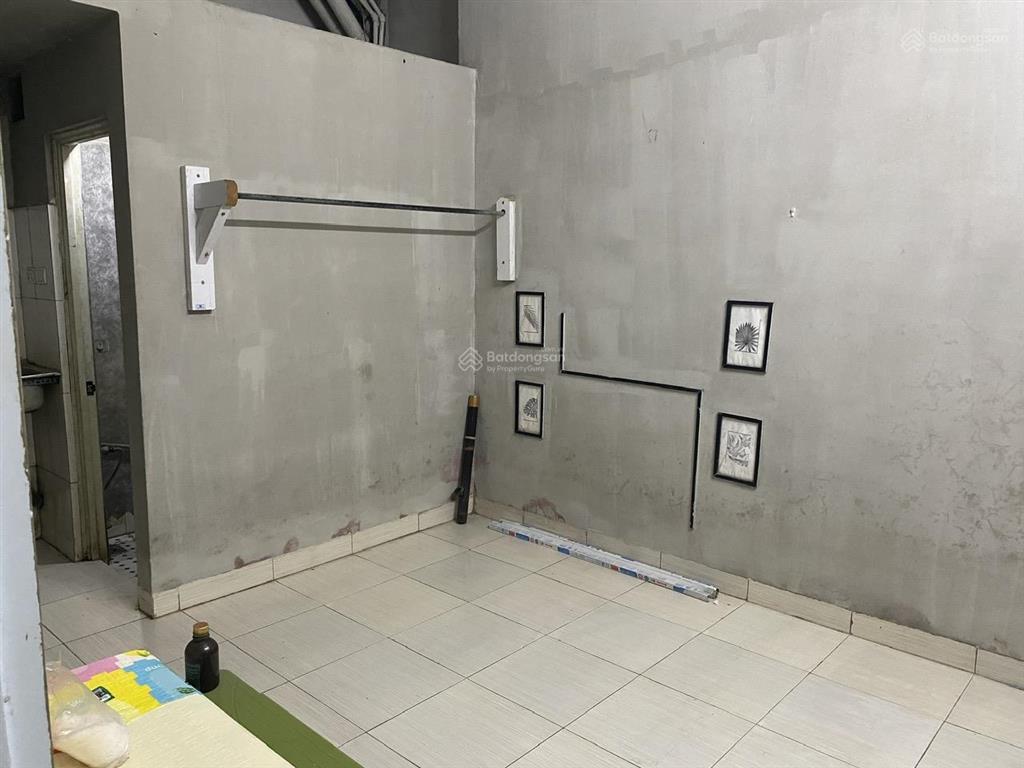 Cho thuê nhà trọ 1pn, 1vs tại số 4 ngách 68/81 ngõ 173 hoàng hoa thám, 2 triệu vnd, 15m2