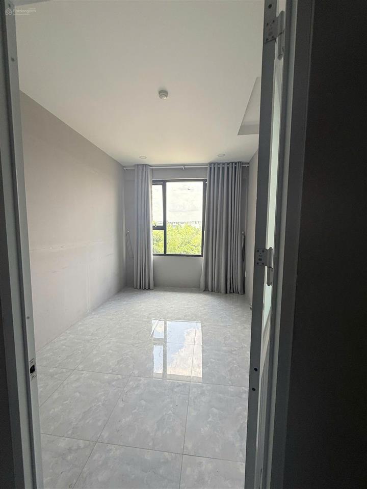 Cho thuê shophouse 2 tầng hoàn thiện có bếp + máy lạnh tại picity high park, c2 giá 18 triệu/ tháng
