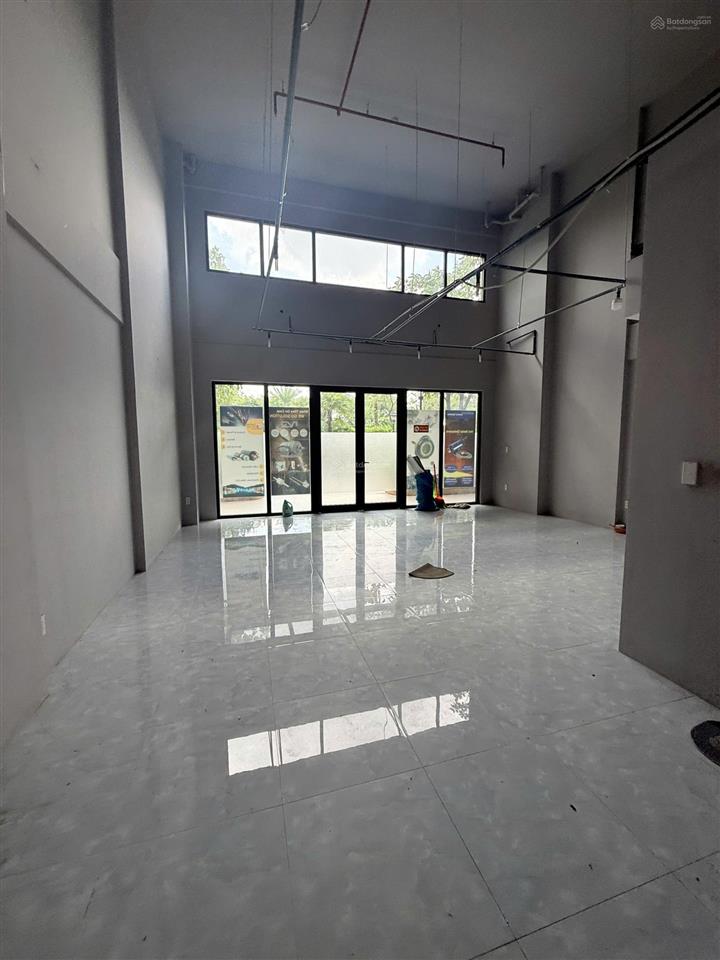 Cho thuê shophouse 2 tầng hoàn thiện có bếp + máy lạnh tại picity high park, c2 giá 18 triệu/ tháng