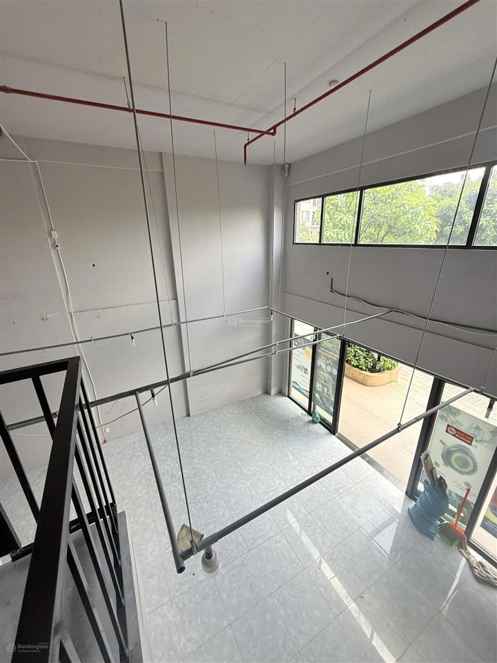 Cho thuê shophouse 2 tầng hoàn thiện có bếp + máy lạnh tại picity high park, c2 giá 18 triệu/ tháng