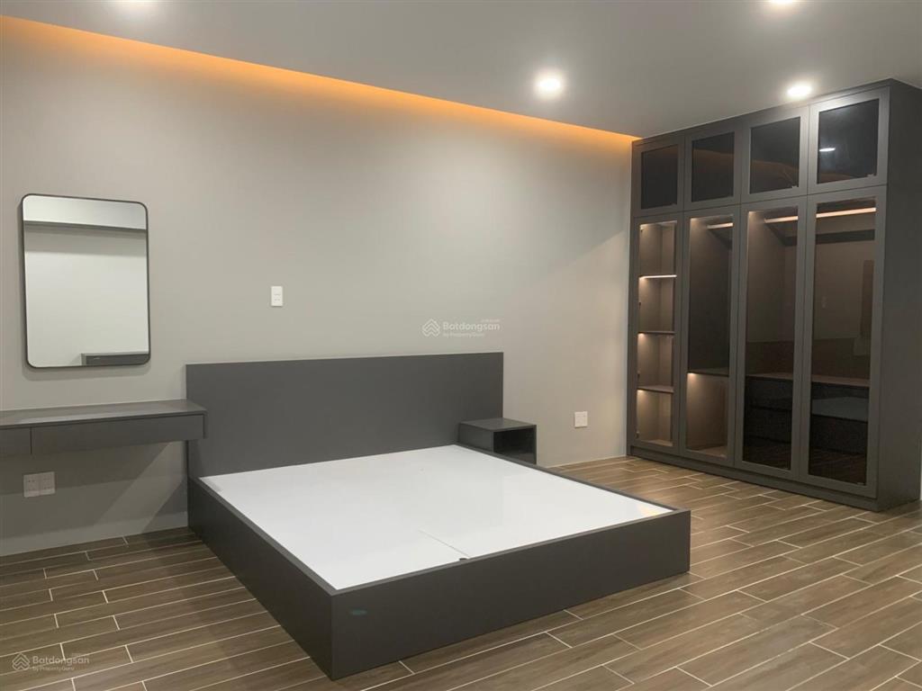 Nhà 5m*20m, mt đường 10m, view công viên, shr, hoàn công, 1 trệt 3 lầu, st giá 7,9 tỷ. 0901 440 ***