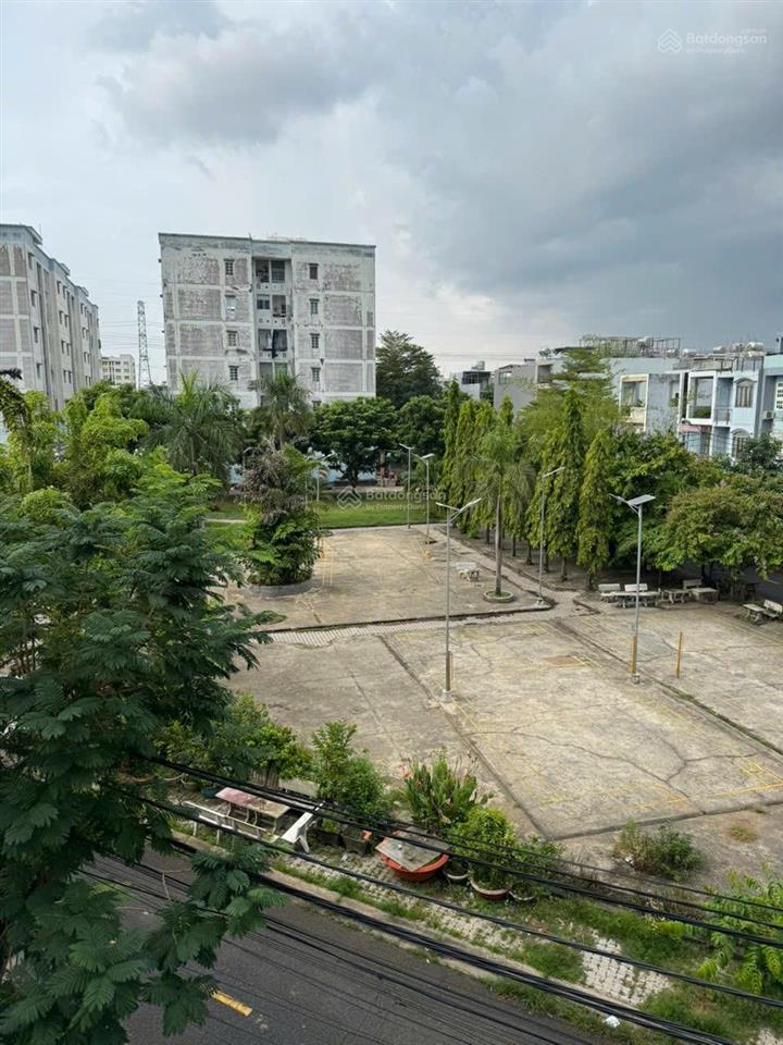 Nhà 5m*24m. mt đường 10m, view công viên. shr. hoàn công, 1 trệt 3 lầu, st giá 8,9 tỷ. 0901 440 ***