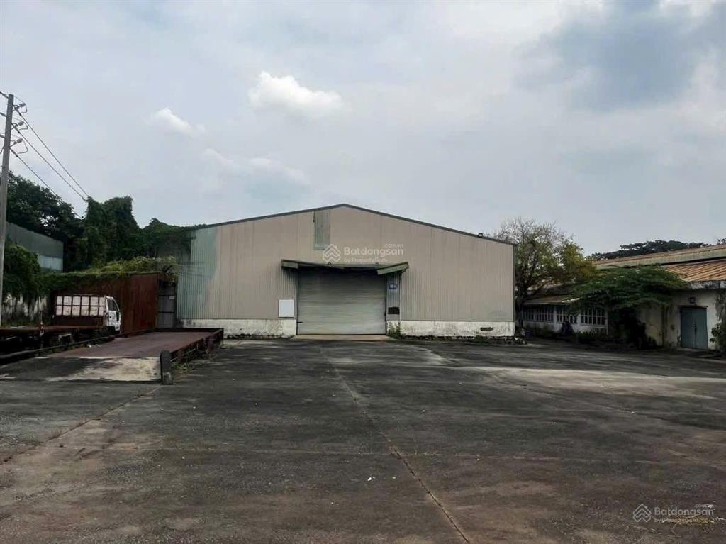 Nhà xưởng 2000m2. giá 80 triệu/tháng. tại dĩ an