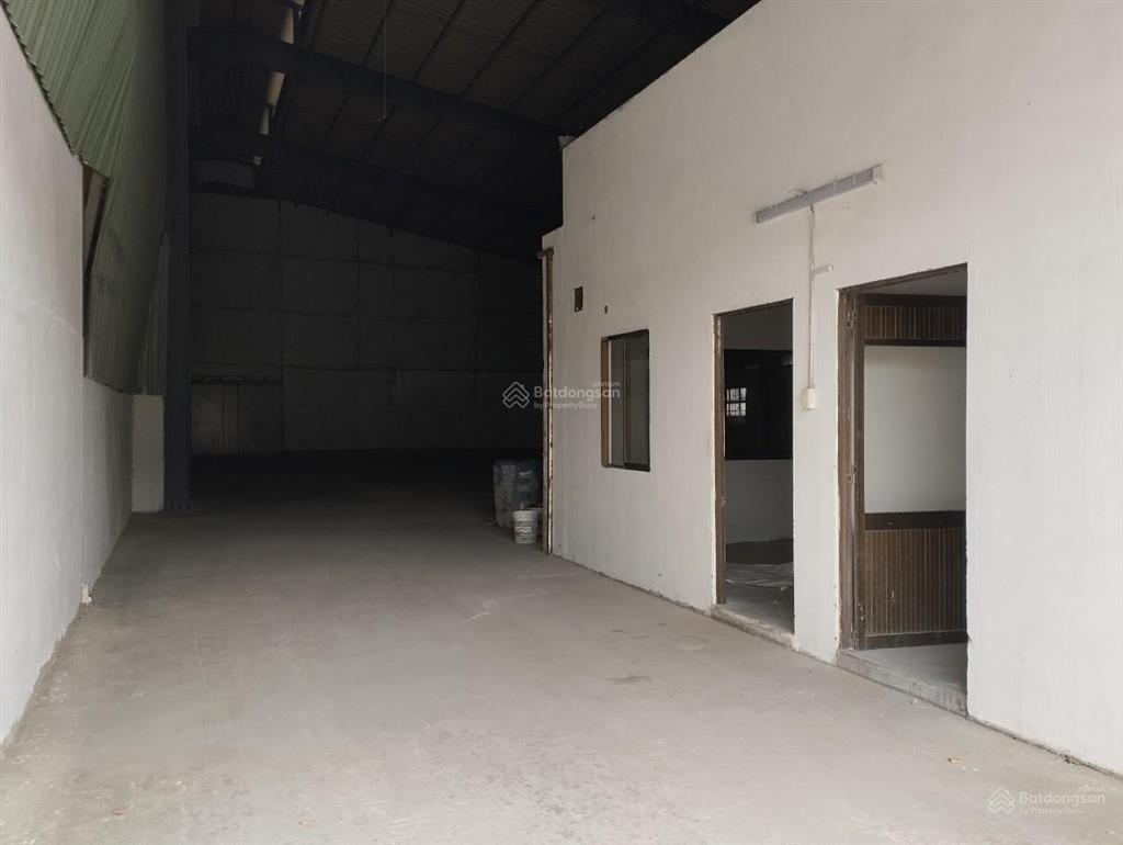 Cho thuê xưởng 800m2, điện 3 pha, đường công, giá 35 triệu