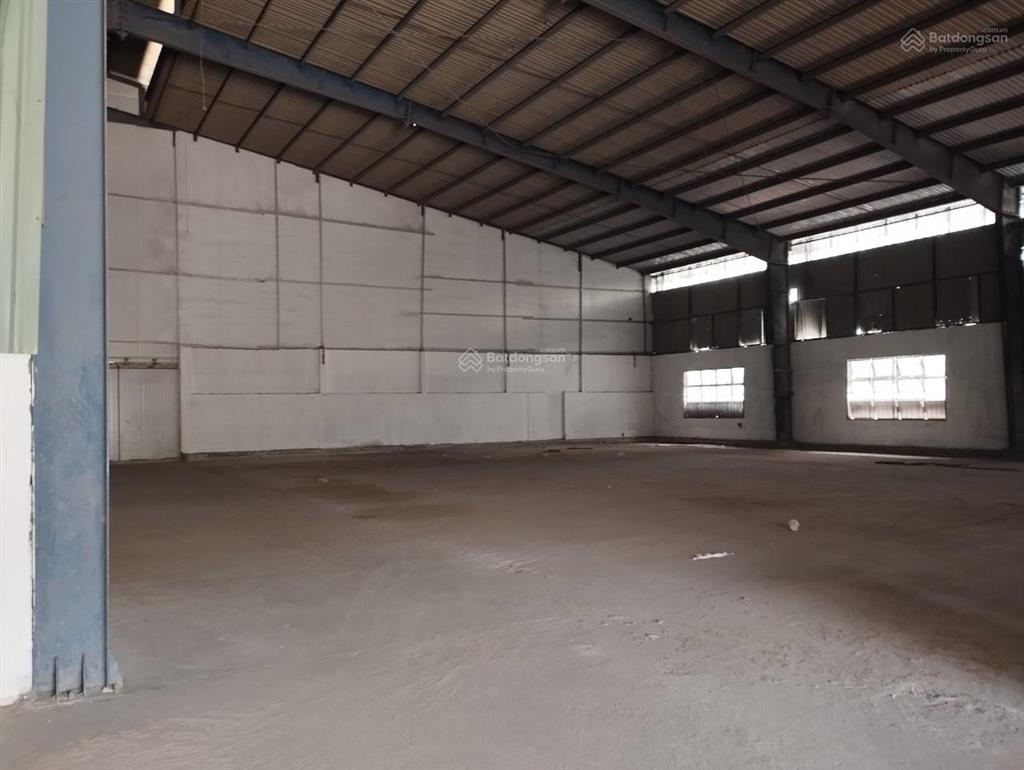 Cho thuê xưởng 800m2, điện 3 pha, đường công, giá 35 triệu