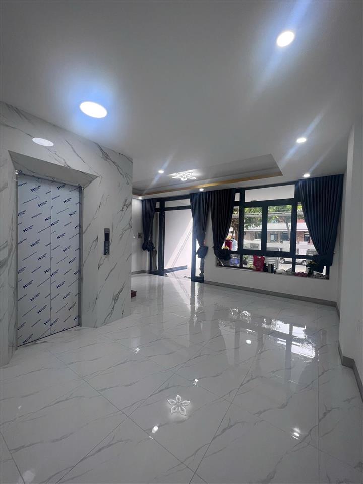 Hàng hót! cho thuê văn phòng tầng trệt 6*20m hoàn thiện trống suốt tại khu đô thị vạn phúc city.