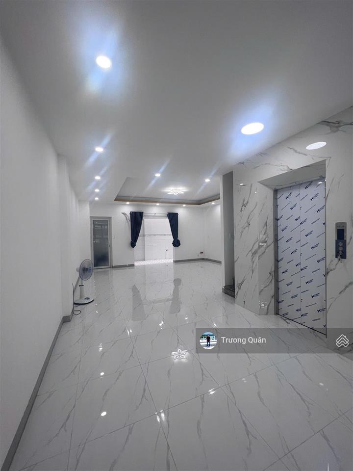 Hàng hót! cho thuê văn phòng tầng trệt 6*20m hoàn thiện trống suốt tại khu đô thị vạn phúc city.