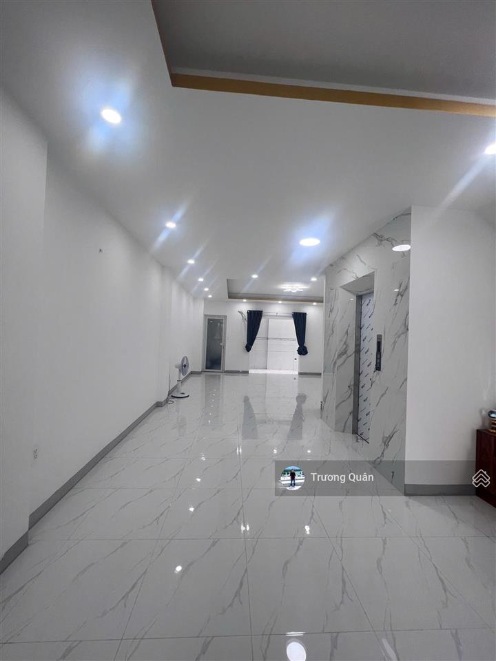 Hàng hót! cho thuê văn phòng tầng trệt 6*20m hoàn thiện trống suốt tại khu đô thị vạn phúc city.
