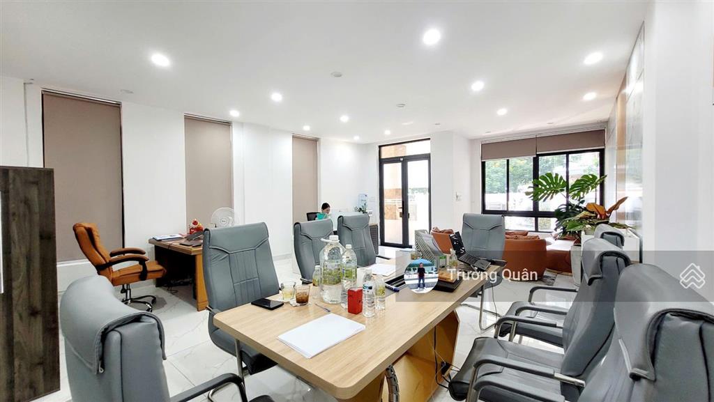 Cho thuê văn phòng tầng trệt căn góc 2 mặt tiền full nội thất vào làm việc ngay tại kđt vạn phúc