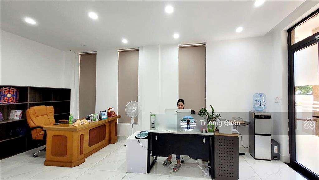 Cho thuê văn phòng tầng trệt căn góc 2 mặt tiền full nội thất vào làm việc ngay tại kđt vạn phúc