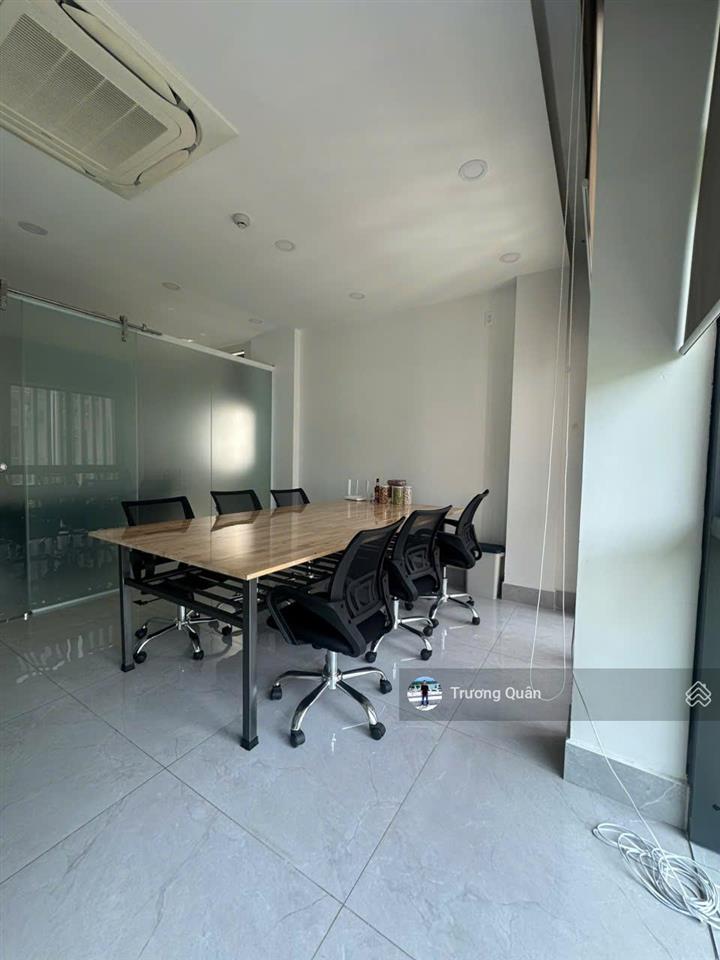 Cho thuê văn phòng căn góc 2 mặt tiền full nội thất vào làm việc ngay tại kđt vạn phúc city.