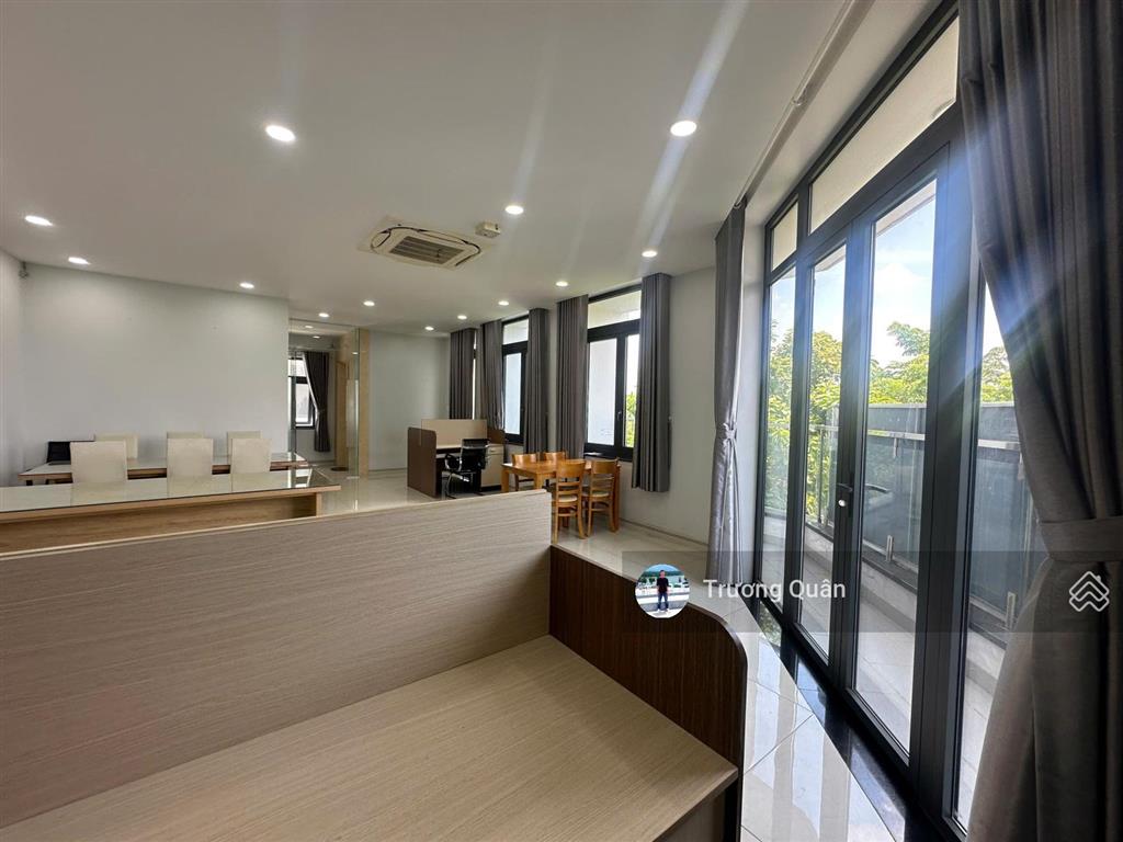 Cho thuê văn phòng căn góc 2 mặt tiền vị trí đẹp full nội thất vào làm việc ngay tại kđt vạn phúc.
