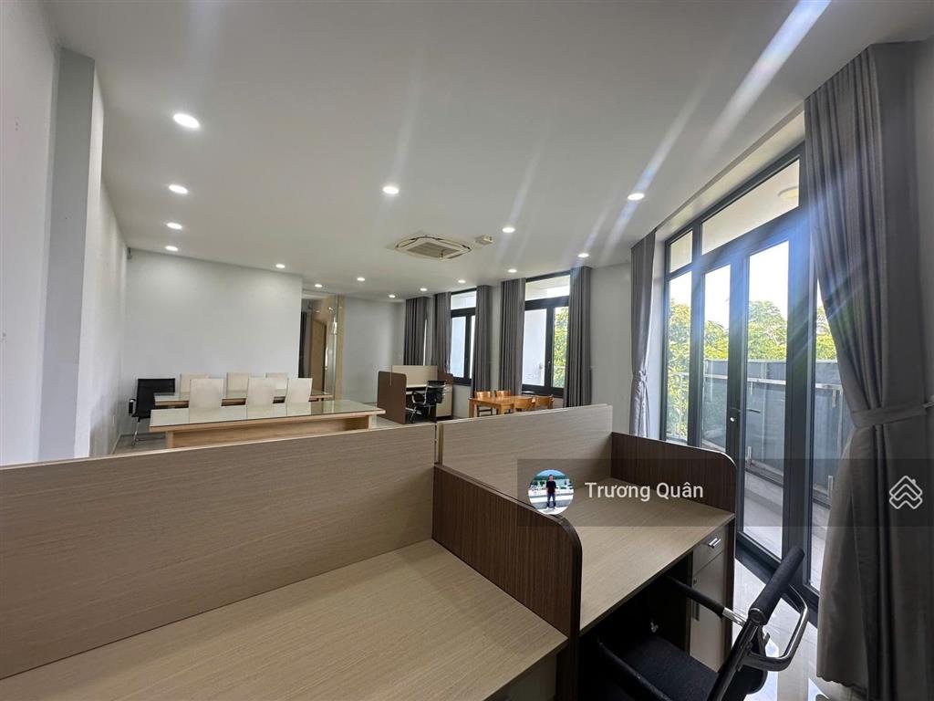 Cho thuê văn phòng căn góc 2 mặt tiền vị trí đẹp full nội thất vào làm việc ngay tại kđt vạn phúc.
