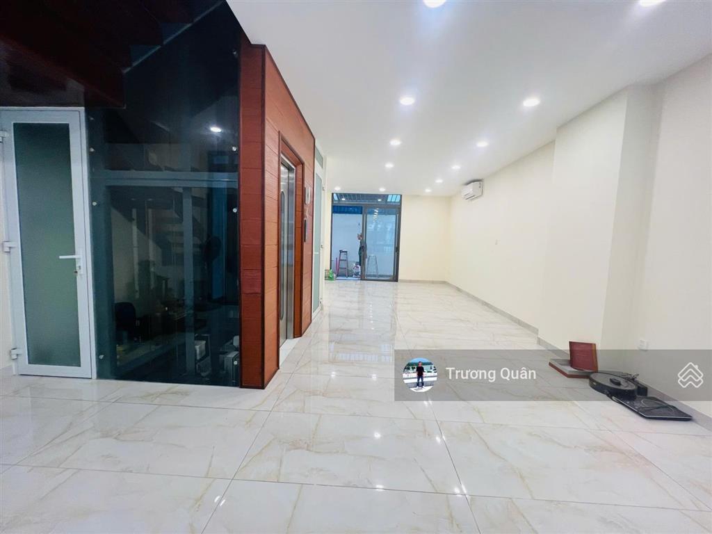 Cho thuê văn phòng tầng trệt 6*17n trống suốt đầy đủ máy lạnh,có thang máy,hầm để xe kđt vạn phúc.