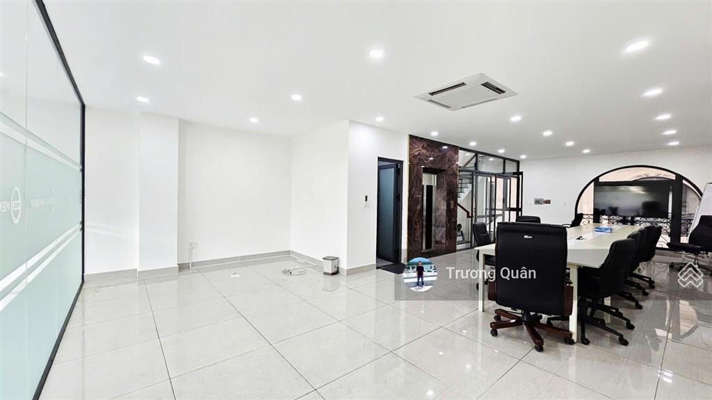 Cho thuê sàn 80m2 mặt tiền đường lớn full nội thất vào làm việc ngay tại kđt vạn phúc city.