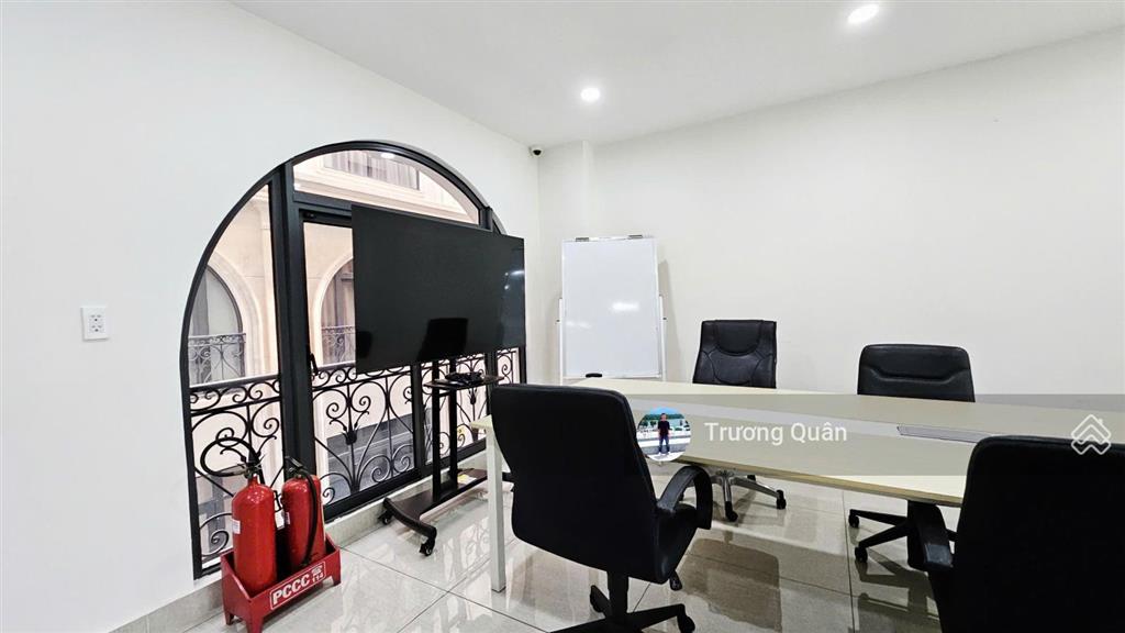 Cho thuê sàn 80m2 mặt tiền đường lớn full nội thất vào làm việc ngay tại kđt vạn phúc city.