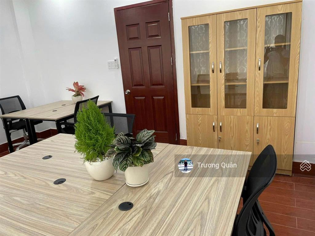 Cho thuê văn phòng nhỏ xinh hoàn thiện đầy đủ nội thất nằm mặt tiền đường lớn kđt vạn phúc city.