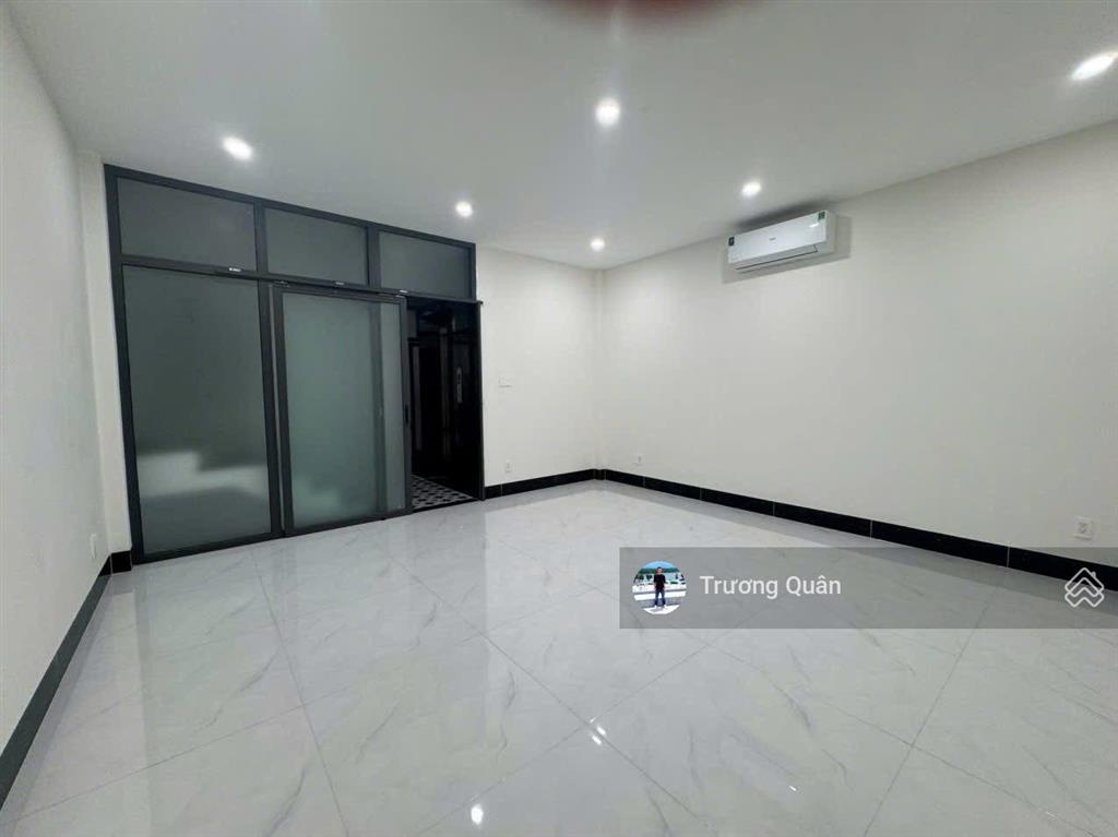 Cho thuê trệt + lầu 1 hoàn thiện đẹp có thang máy,hầm để xe tại kđt vạn phúc gía chỉ 20 triệu/tháng