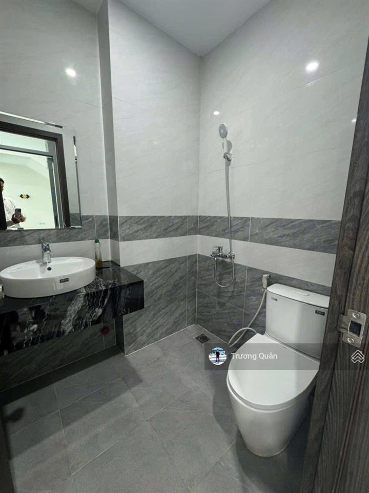 Cho thuê trệt + lầu 1 hoàn thiện đẹp có thang máy,hầm để xe tại kđt vạn phúc gía chỉ 20 triệu/tháng