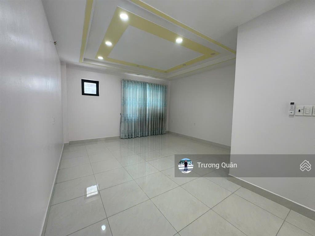 Cho thuê nguyên căn vạn phúc 5*23m hoàn thiện trống full máy lạnh vị trí đẹp,đường lớn,giá tốt.