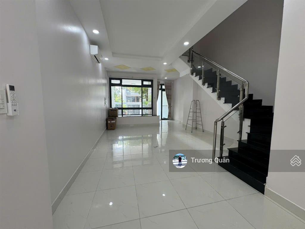 Cho thuê nguyên căn vạn phúc 5*23m hoàn thiện trống full máy lạnh vị trí đẹp,đường lớn,giá tốt.