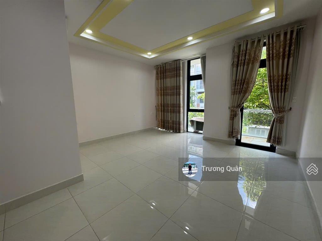 Cho thuê nguyên căn vạn phúc 5*23m hoàn thiện trống full máy lạnh vị trí đẹp,đường lớn,giá tốt.