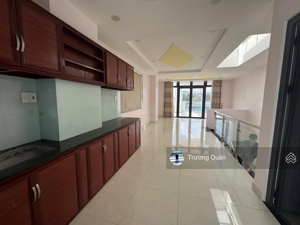Cho thuê nguyên căn vạn phúc 5*23m hoàn thiện trống full máy lạnh vị trí đẹp,đường lớn,giá tốt.