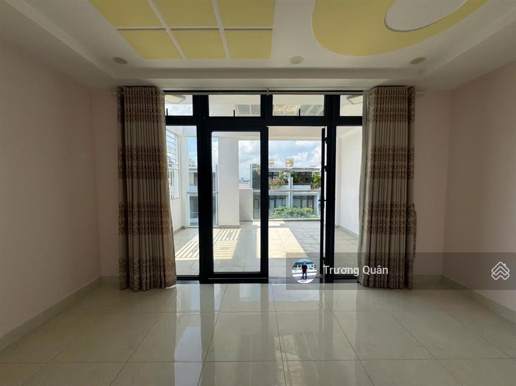 Cho thuê nguyên căn vạn phúc 5*23m hoàn thiện trống full máy lạnh vị trí đẹp,đường lớn,giá tốt.