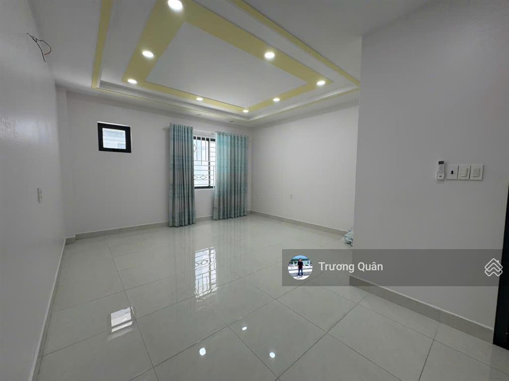 Cho thuê nguyên căn vạn phúc 5*23m hoàn thiện trống full máy lạnh vị trí đẹp,đường lớn,giá tốt.