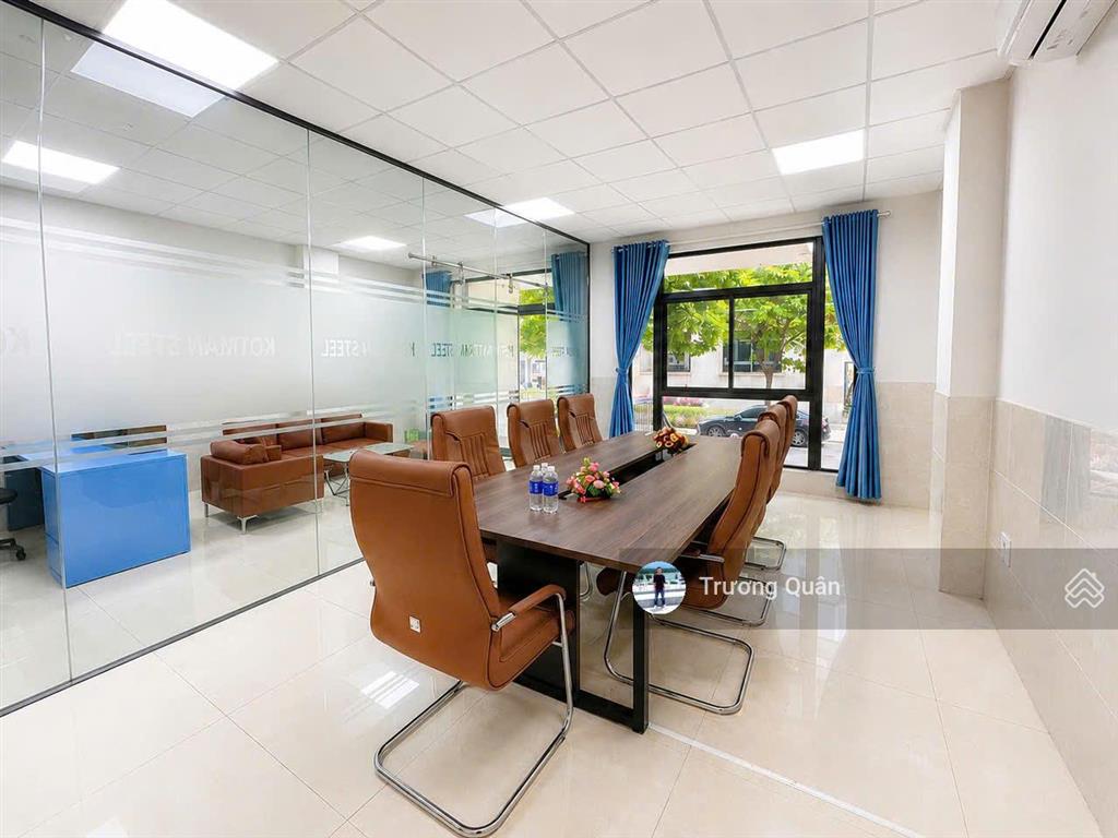 Cho thuê văn phòng tầng trệt 7*20m full nội thất vào làm việc ngay kđt vạn phúc city