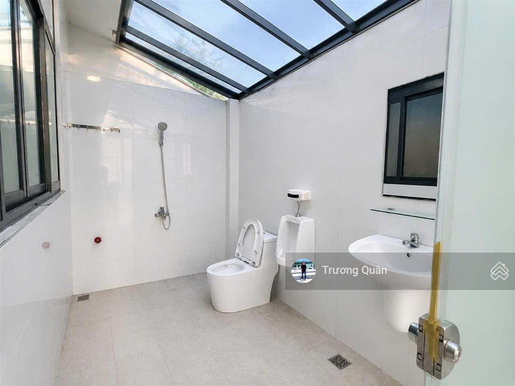 Cho thuê văn phòng tầng trệt 7*20m full nội thất vào làm việc ngay kđt vạn phúc city