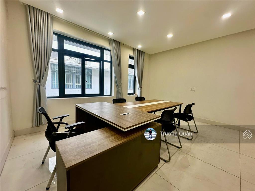 Cho thuê văn phòng 30m² full nội thất tại khu đô thị vạn phúc city giá siêu hời chỉ 6 triệu/tháng.