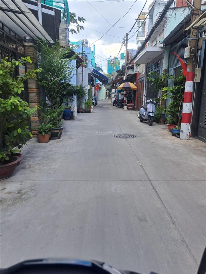 Cần bán nhà hẻm 687 lạc long quân, p.10, tân bình