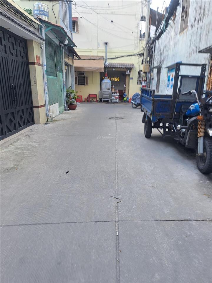 Cần bán nhà hẻm 687 lạc long quân, p.10, tân bình