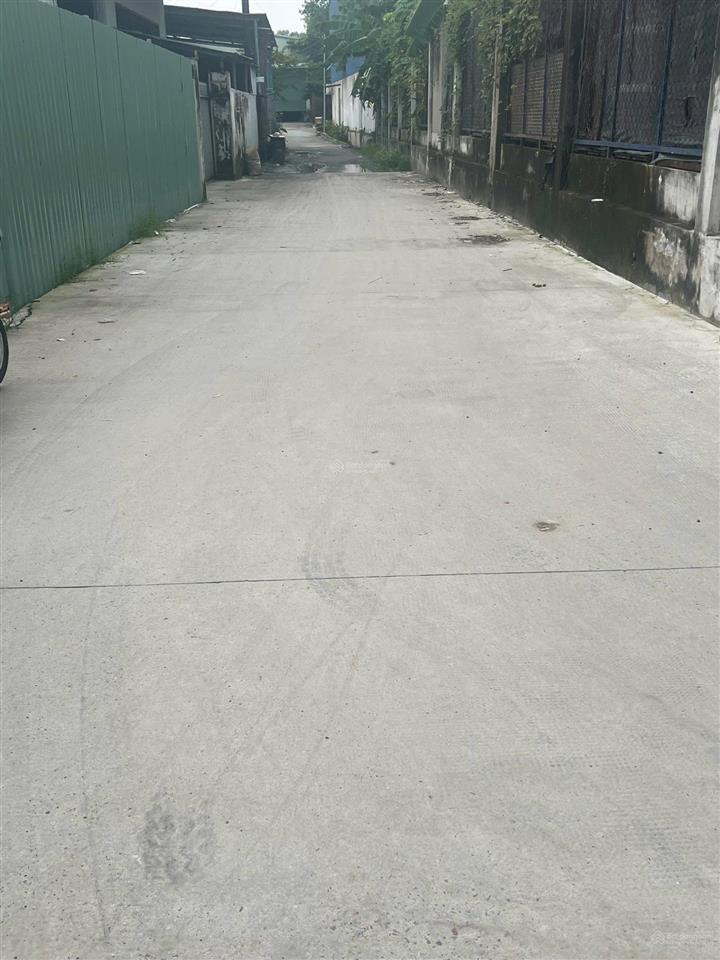 Chính chủ gửi cần bán lô đất vĩnh phú 38 vào 1/. ngang 13,6x44, đường xe tải 5 tấn, giá 20tr/1m2