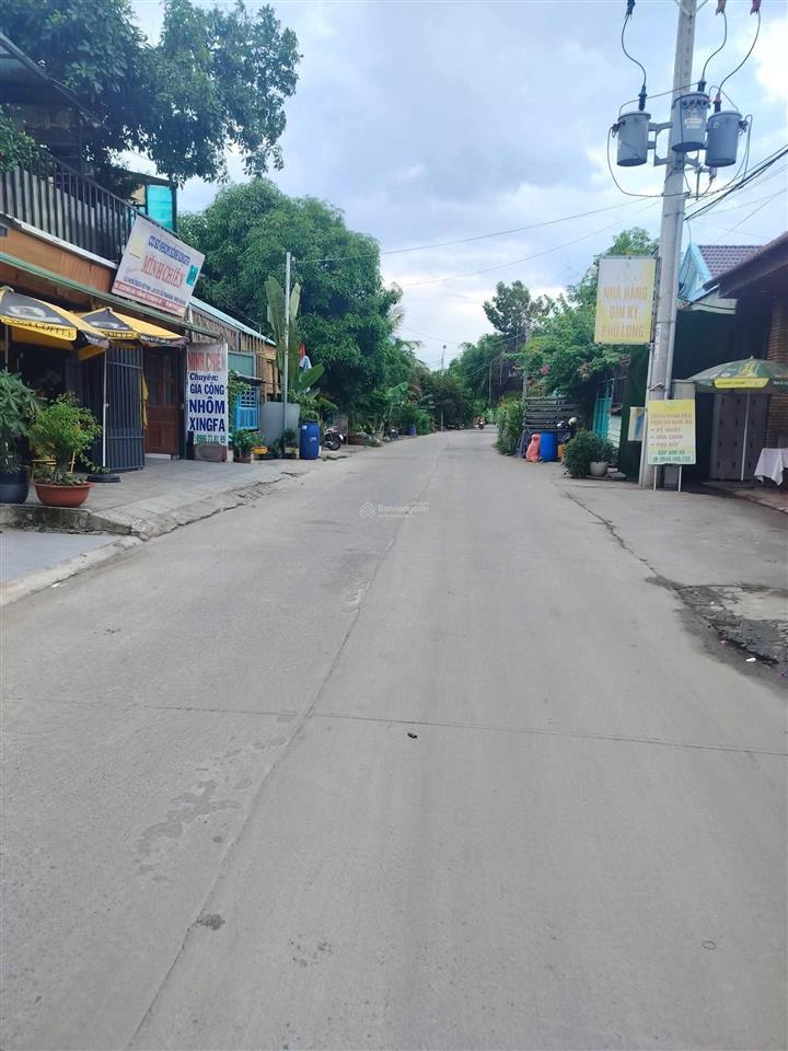 Bán đất gần đê bao sông sài gòn vĩnh phú  dt 900m2 ngang 30x30 có 300m2 odt. giá 28tr/1m2.
