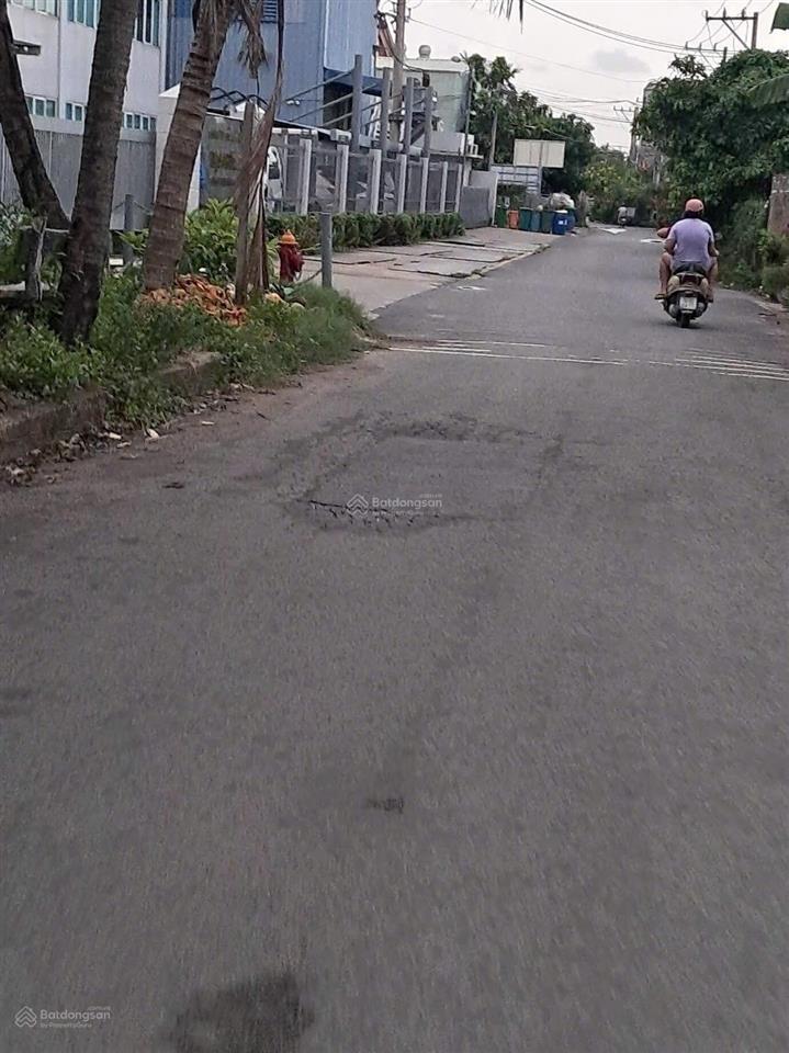Bán đất mt vĩnh phú 40 tổng diện tích 1400m2 có 460m2 odt 0917 813 ***